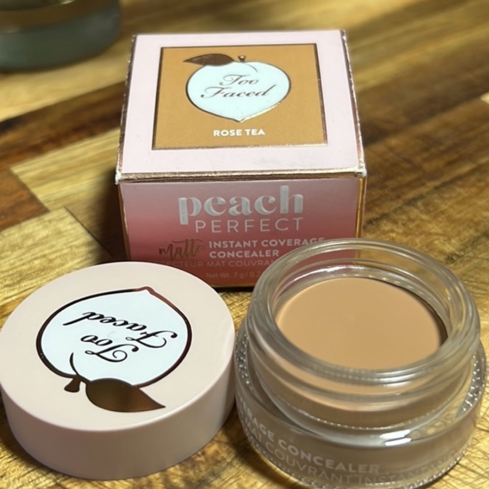 💕🌙Rose Tea Too Faced Peach Perfect Concealer
